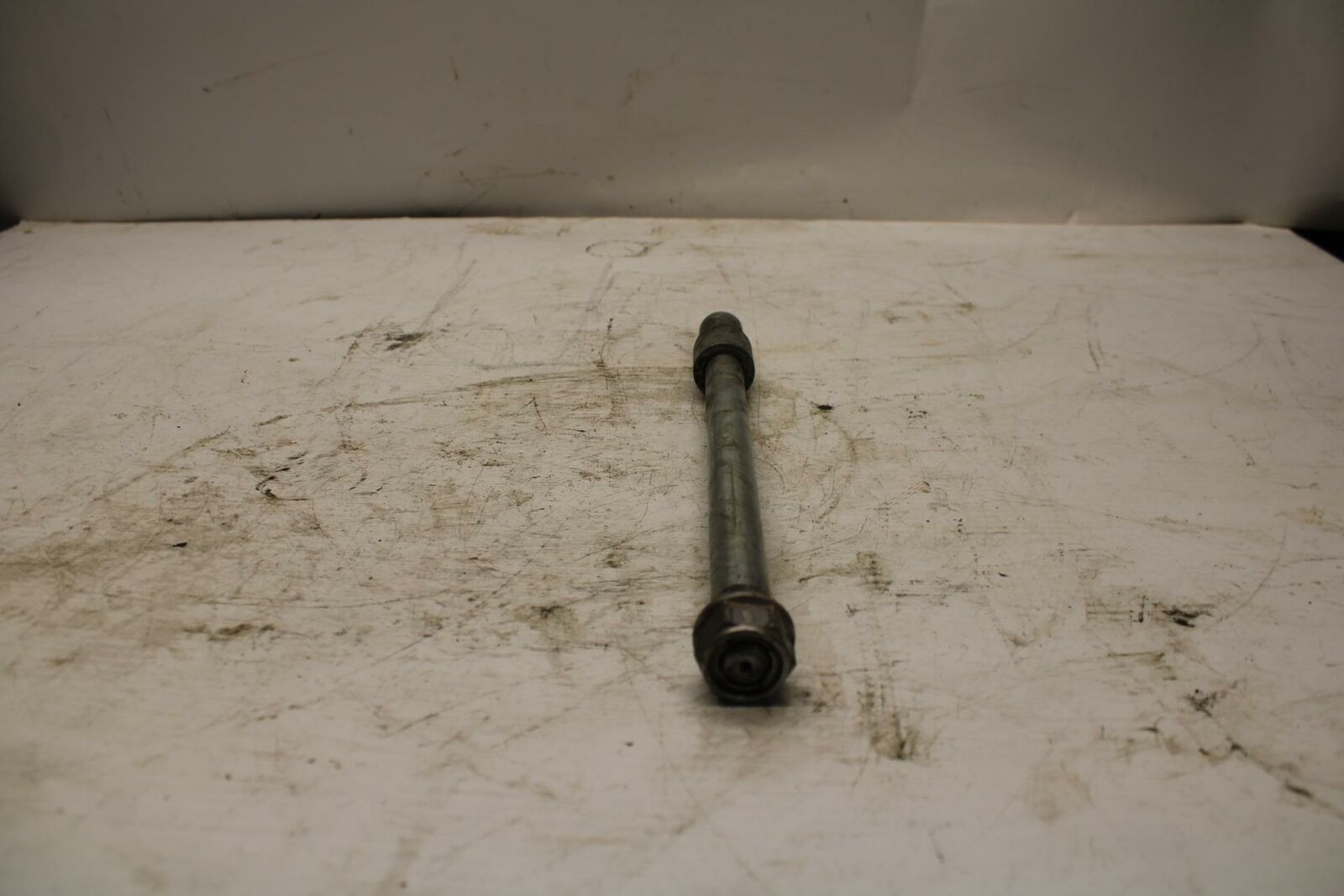 06 HONDA SHADOW 750 VT750C REAR AXLE BACK WHEEL RIM PIVOT BOLT AXEL BB352