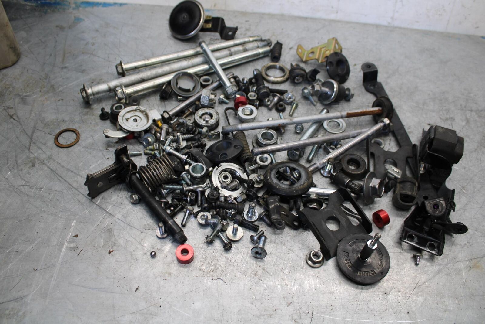 13-17 KAWASAKI NINJA 300 ENGINE MOUNTING BOLTS RANDOM HARDWARE  SCREWS BB429