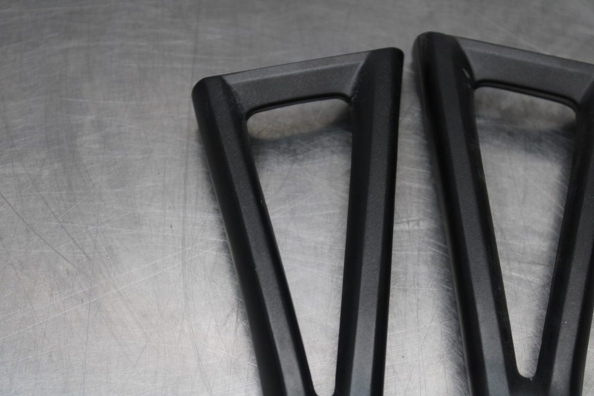 08-16 YAMAHA YZF R6 REAR BACK PASSENGER PEG SET PAIR BB856