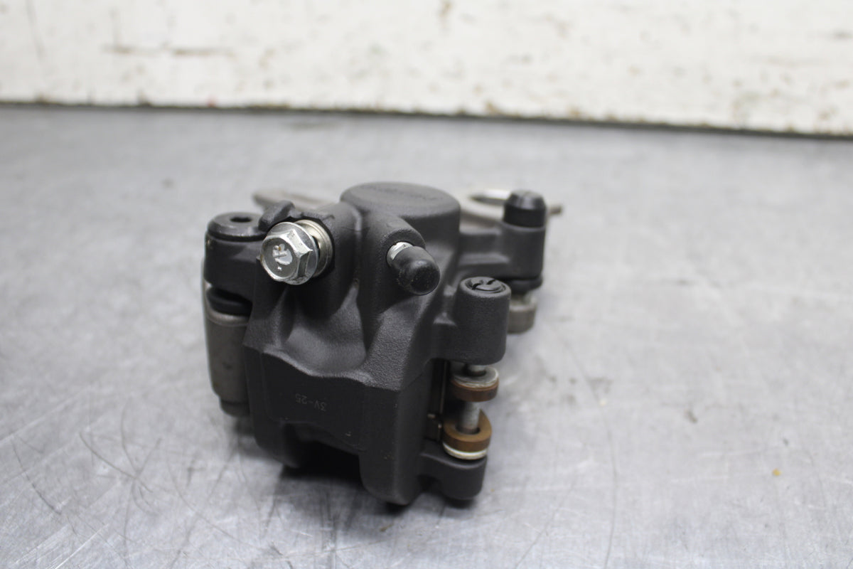 13 SUZUKI GSXR750 REAR BACK BRAKE CALIPER W MOUNT BRACKET BB110
