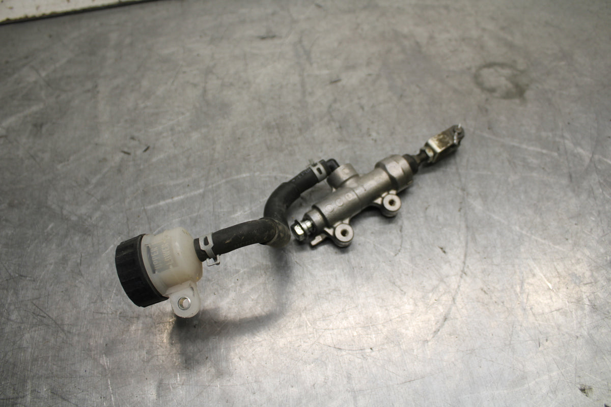 11-24 SUZUKI GSXR750 REAR BRAKE MASTER CYLINDER W RESERVOIR 69600-47H10  BB714