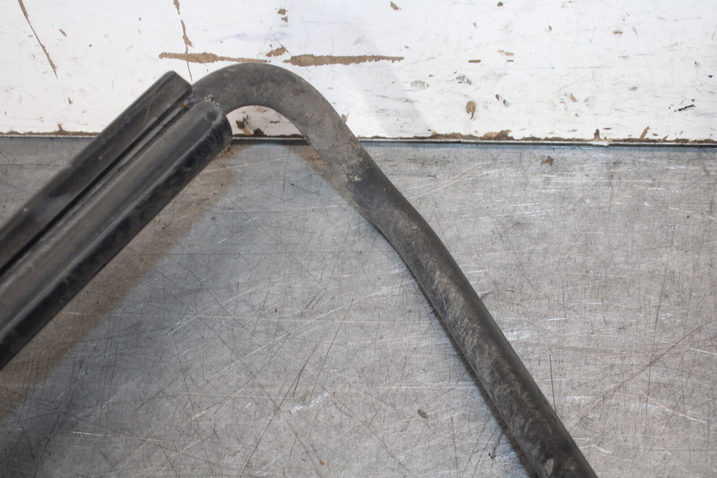 05-09 SUZUKI BOULEVARD C90 SADDLEBAG CASE MOUNTING BRACKET MOUNT BB692