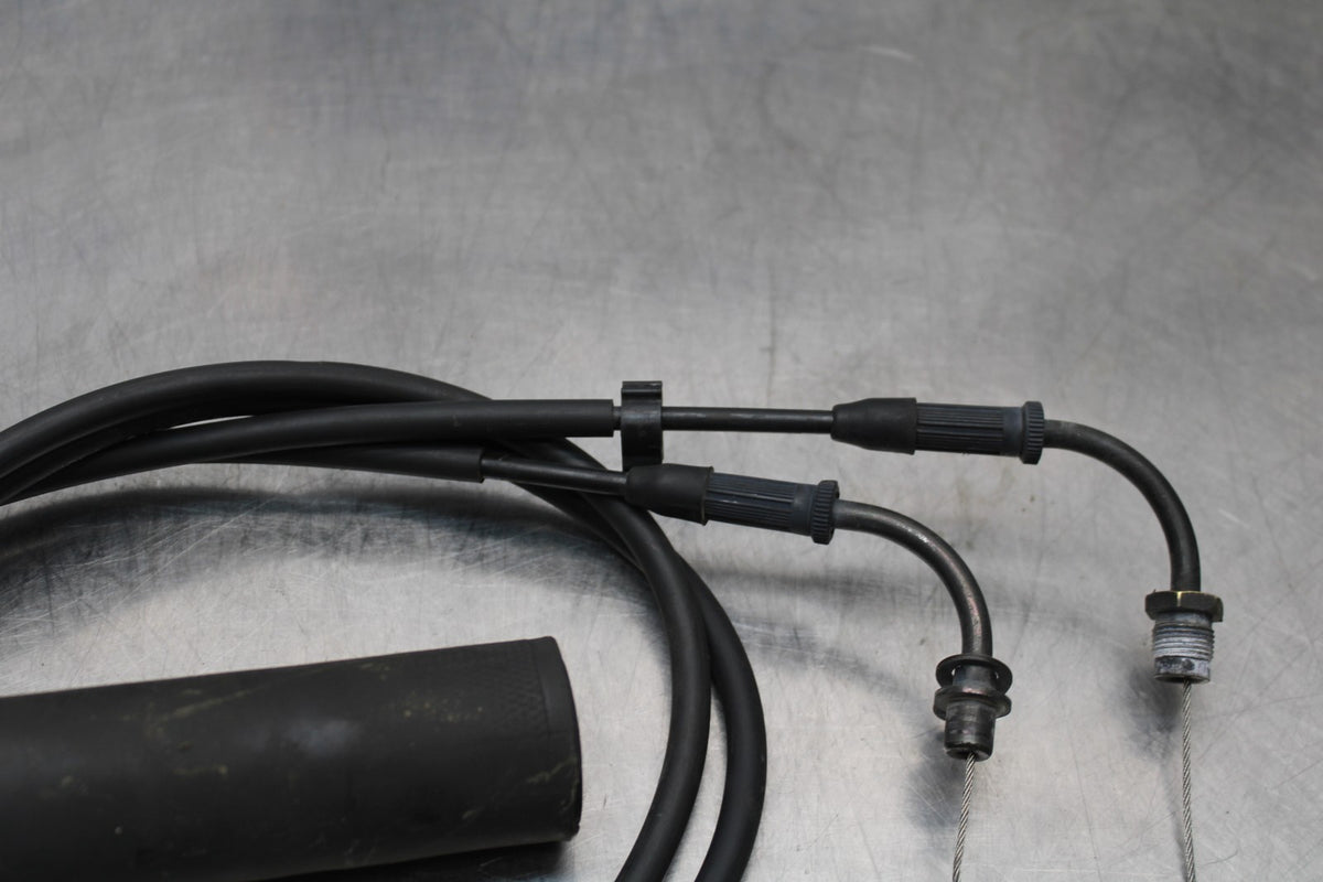 05 TRIUMPH ROCKET III THROTTLE CABLES LINES BB186