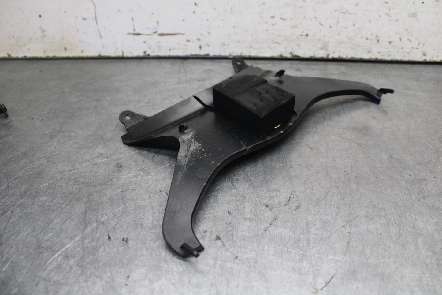 09-12 KAWASAKI NINJA ZX6R CENTER REAR BACK TAIL FAIRING COWL BB698