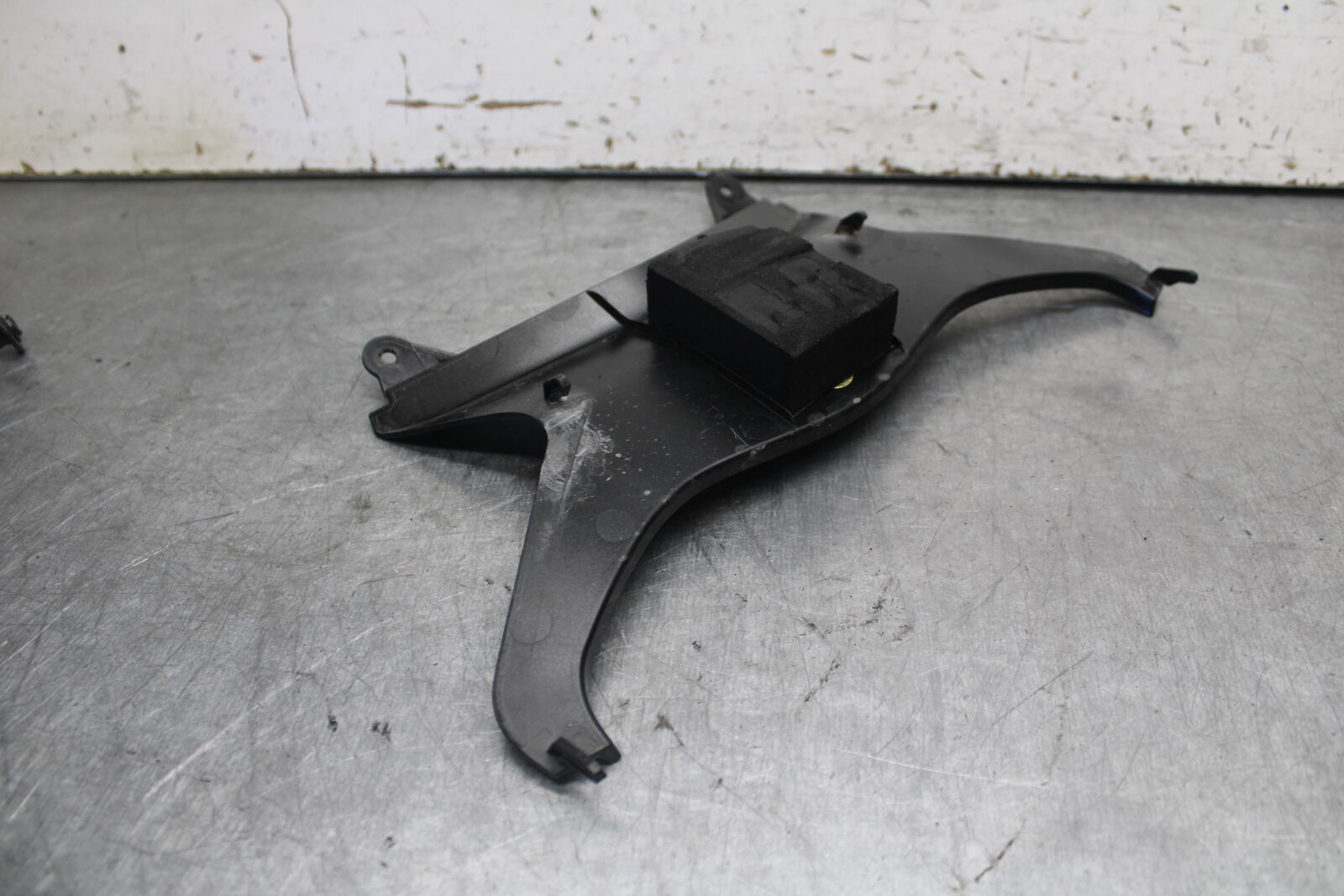 09-12 KAWASAKI NINJA ZX6R CENTER REAR BACK TAIL FAIRING COWL BB698