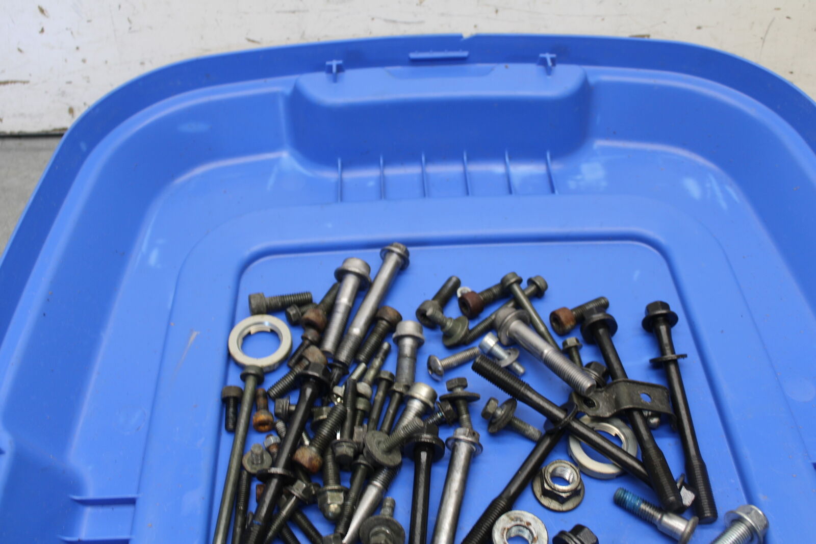 05-06 SUZUKI GSXR1000 MOUNTING BOLTS HARDWARE MOTOR SCREWS BB677