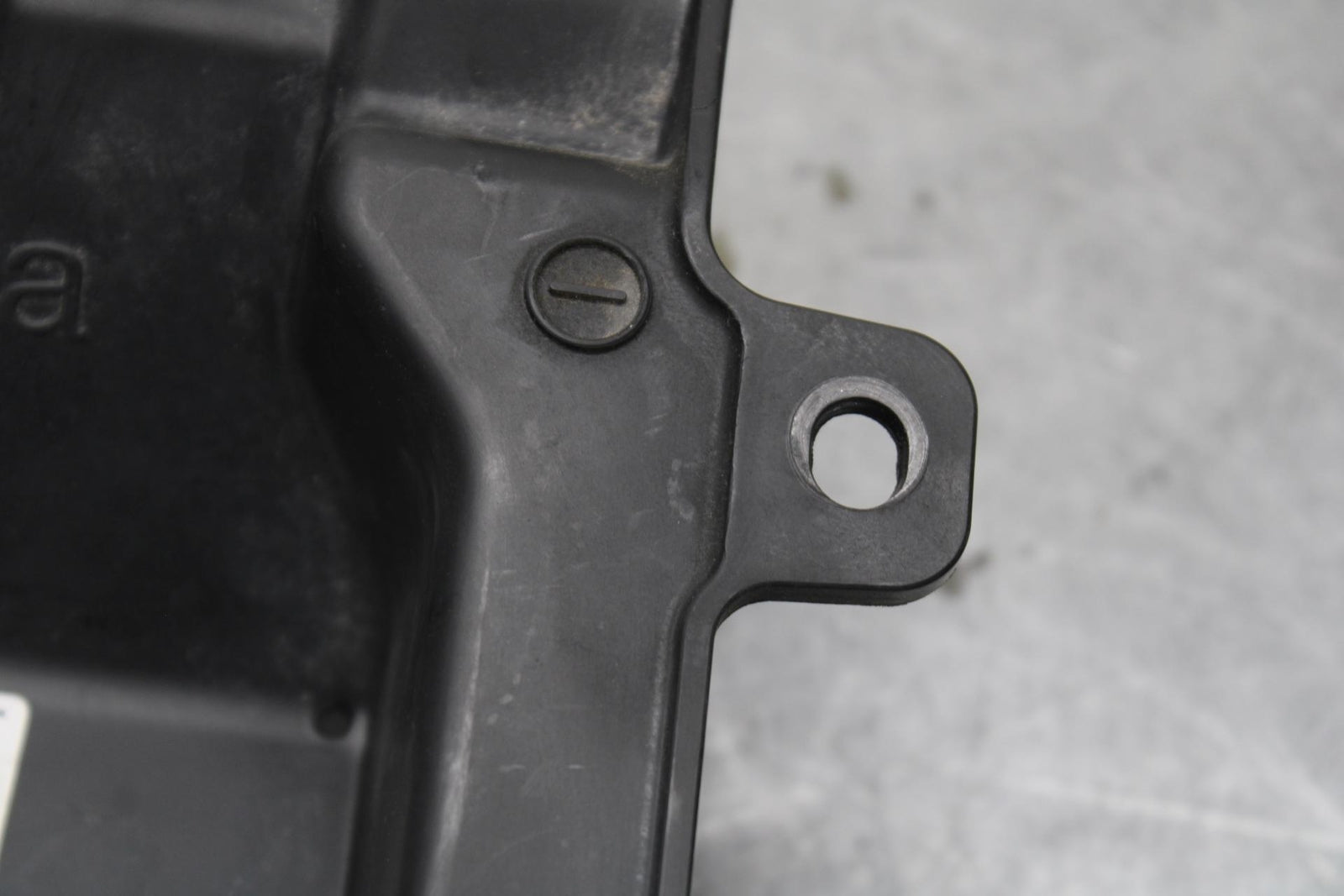 20-23 APRILIA RS660 RBATTERY TRAY PLASTIC BB643