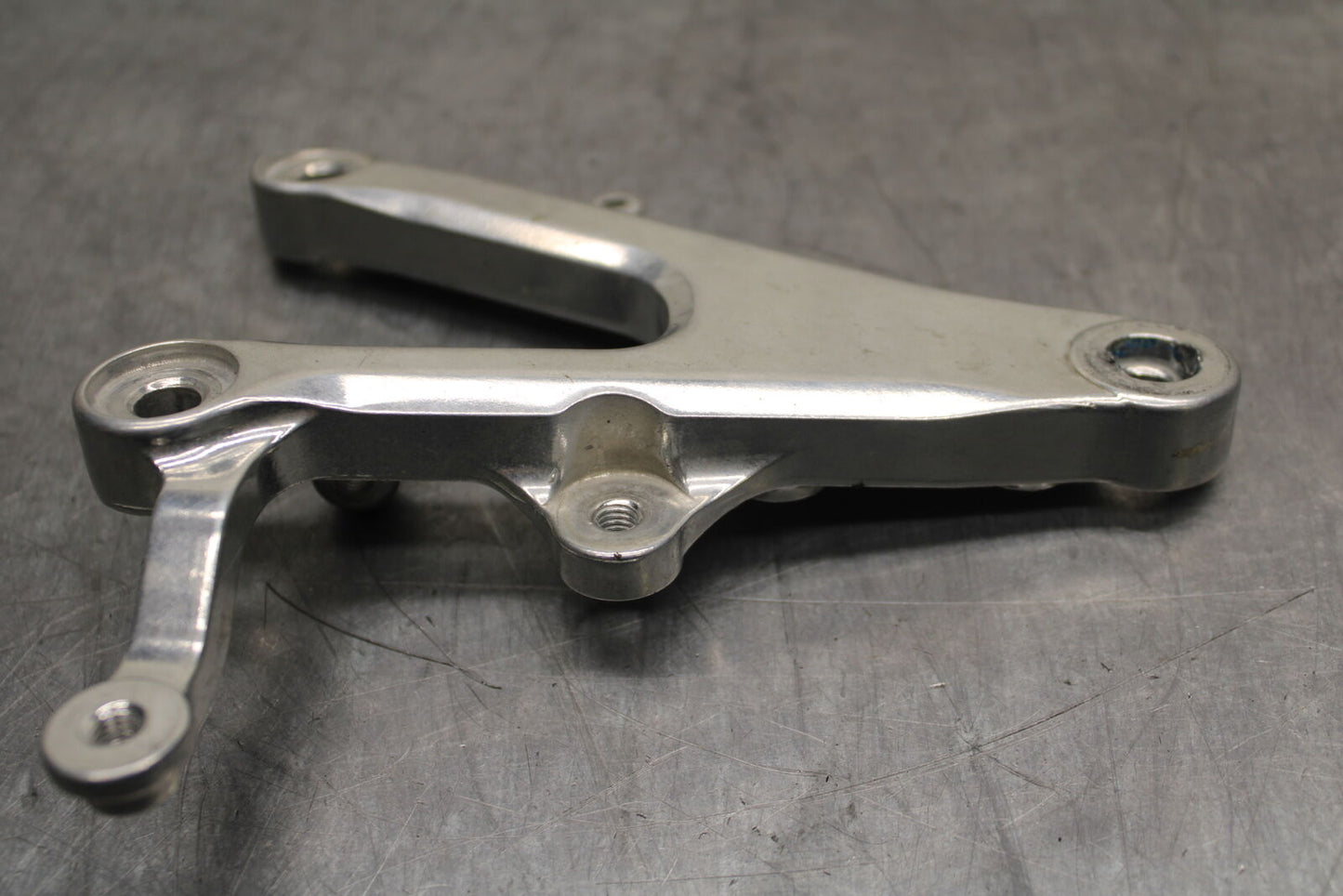 08-09 YAMAHA YZF R6S RIGHT REARSET REAR SET DRIVER FOOT PEG BRACKET MOUNT BB114