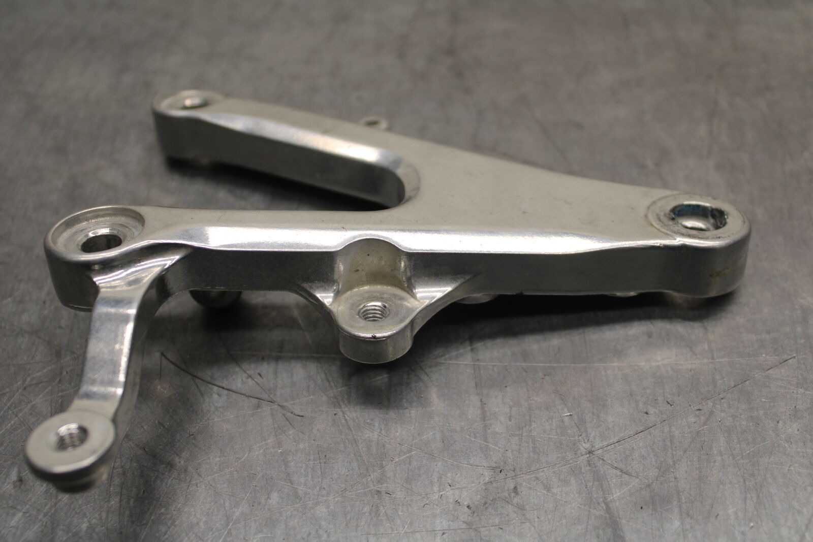 08-09 YAMAHA YZF R6S RIGHT REARSET REAR SET DRIVER FOOT PEG BRACKET MOUNT BB114