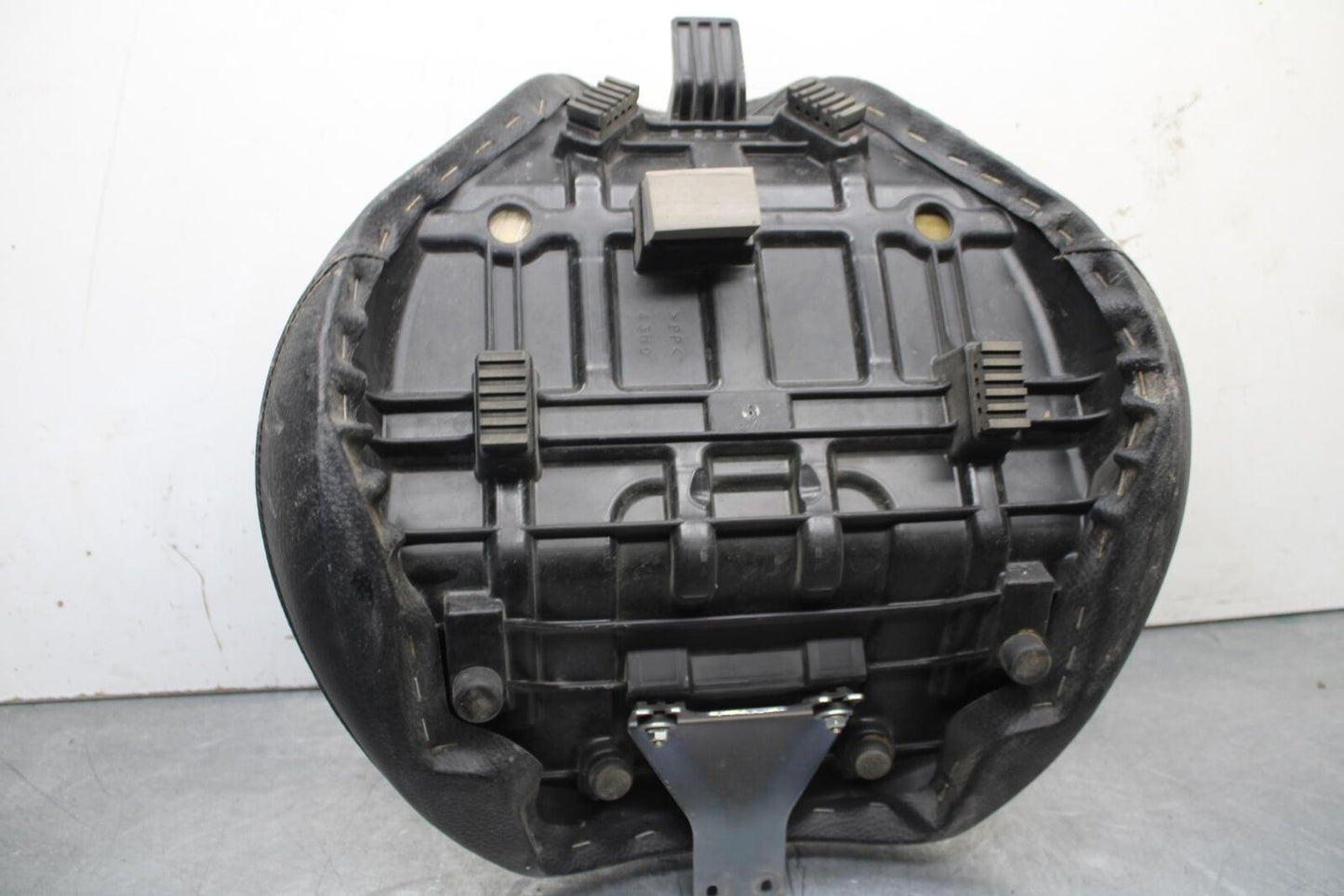 2013 Suzuki Boulevard C50T FRONT DRIVERS SEAT 45100-06J00-V4Y BB625