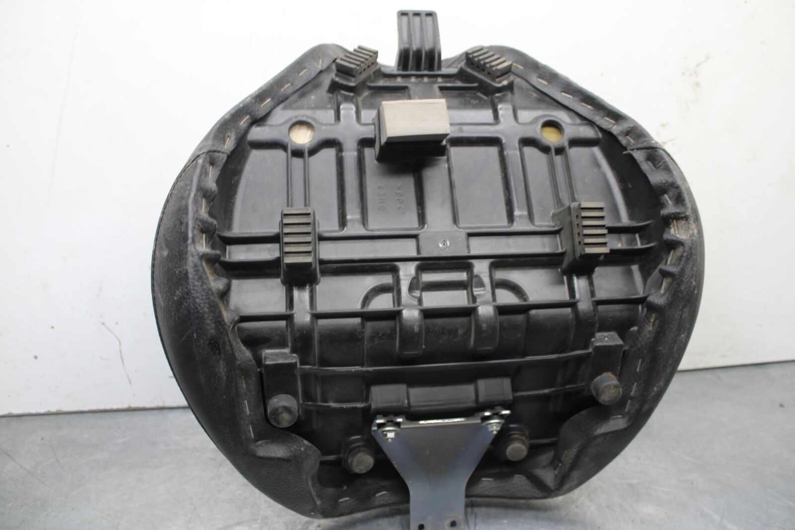 2013 Suzuki Boulevard C50T FRONT DRIVERS SEAT 45100-06J00-V4Y BB625