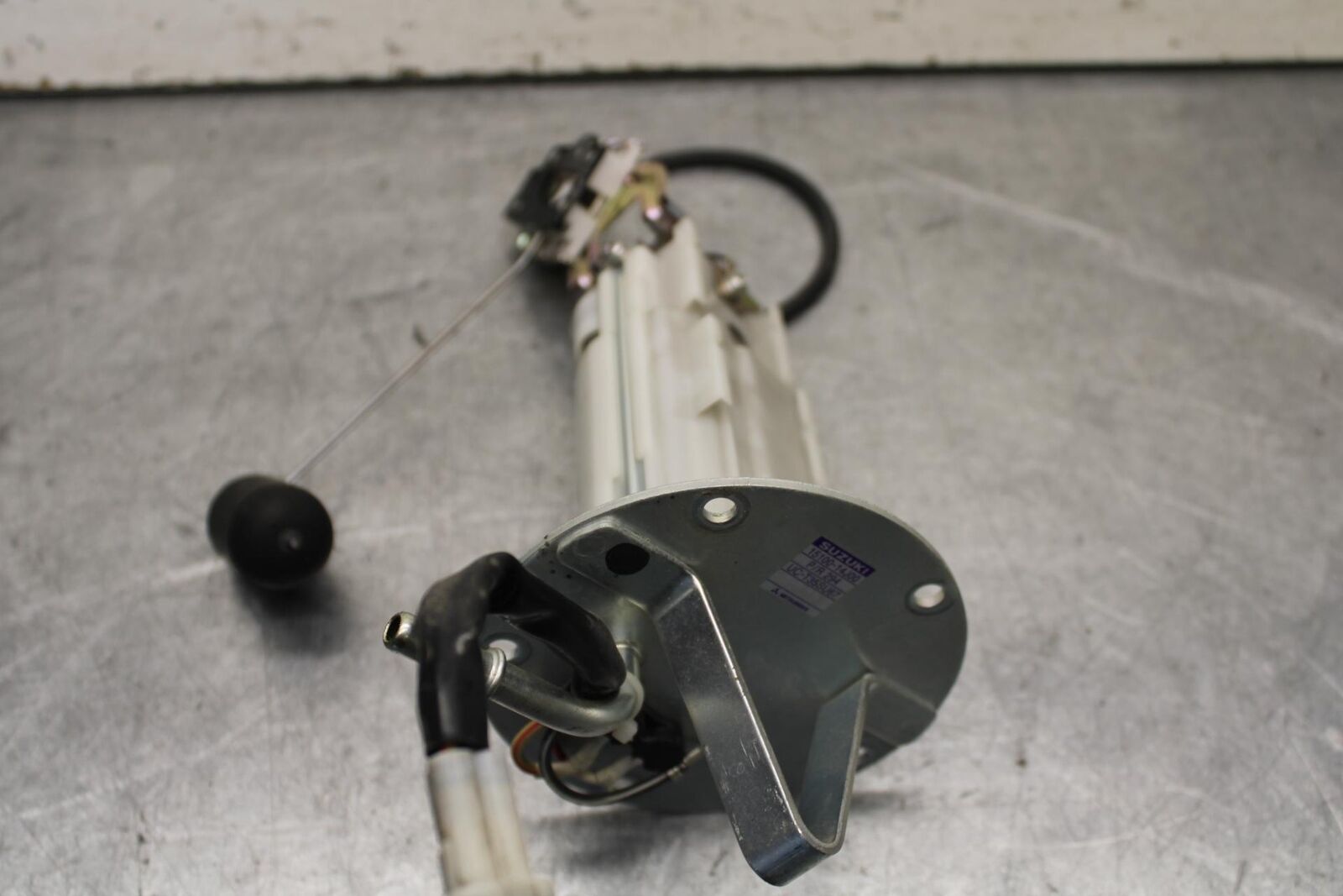 11-24 SUZUKI GSXR  600 750 FUEL PUMP GAS PETROL SENDER UNIT BB630