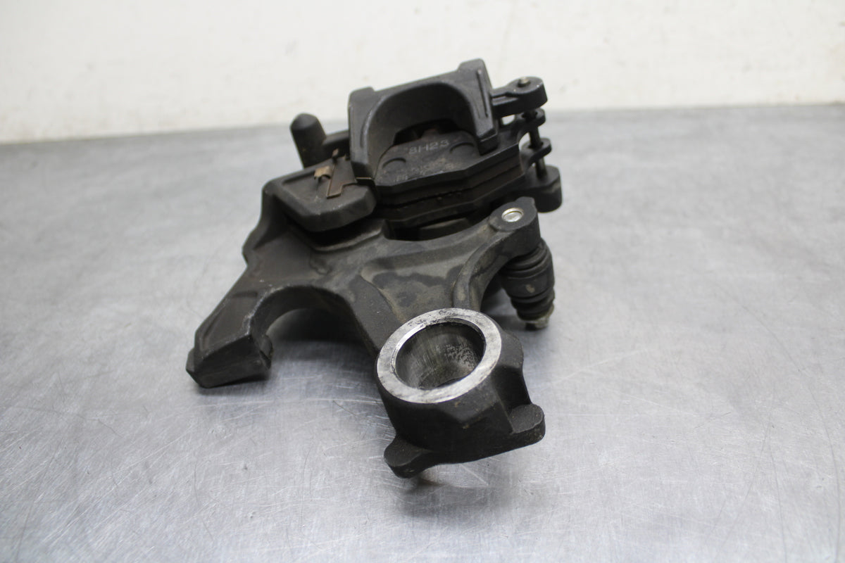 09 SUZUKI GSXR600 REAR BACK BRAKE CALIPER W MOUNT BRACKET BB759