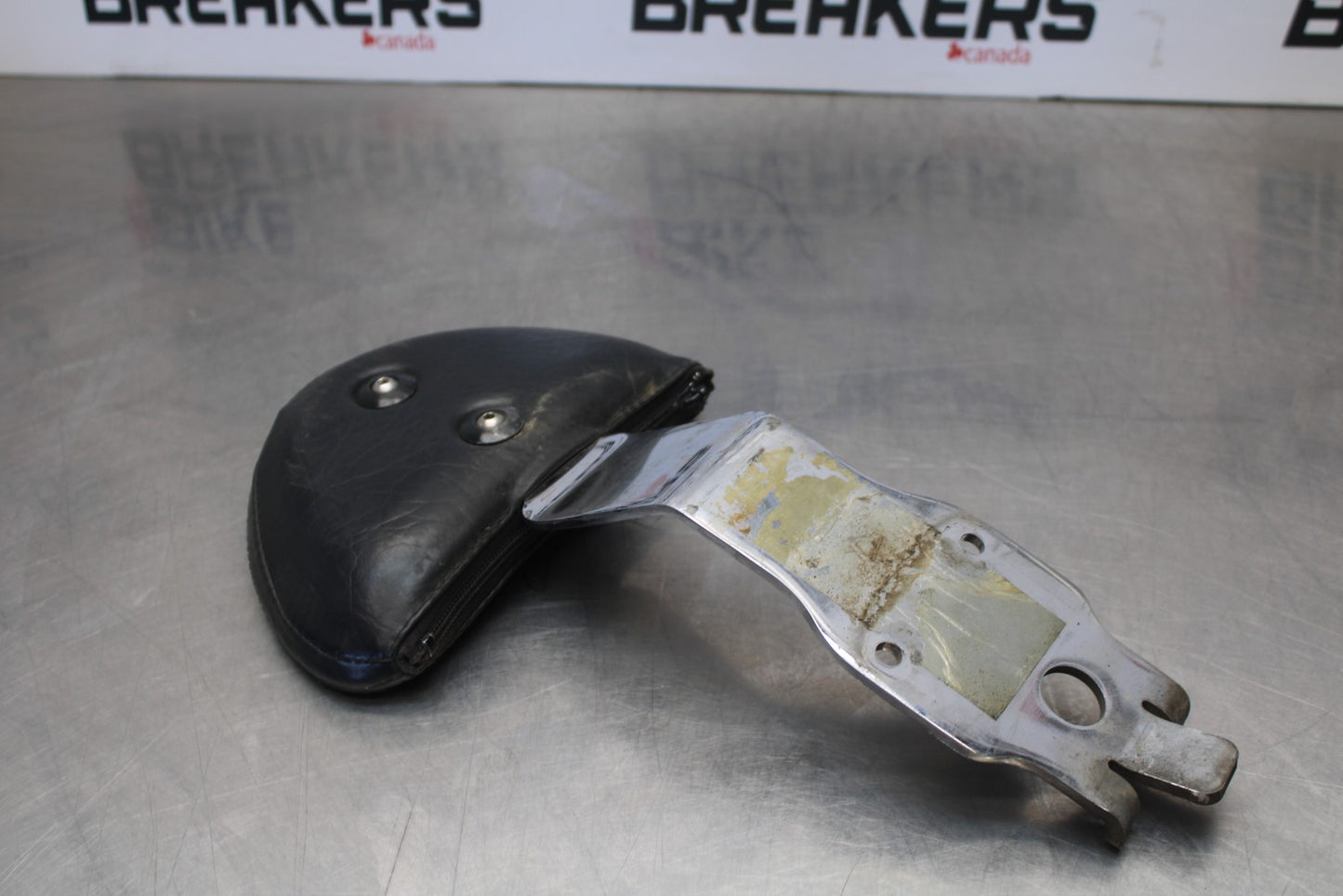 05-06 VICTORY KINGPIN DELUXE FRONT DRIVERS SEAT BACK REST BB195
