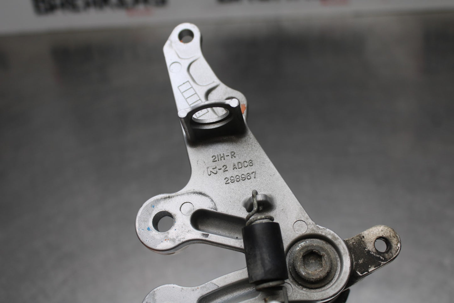 07 SUZUKI GSXR1000 RIGHT REARSET REAR SET DRIVER FOOT PEG REST STOP BB770