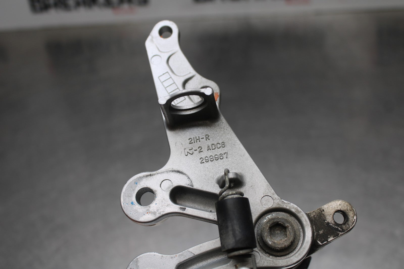 07 SUZUKI GSXR1000 RIGHT REARSET REAR SET DRIVER FOOT PEG REST STOP BB770