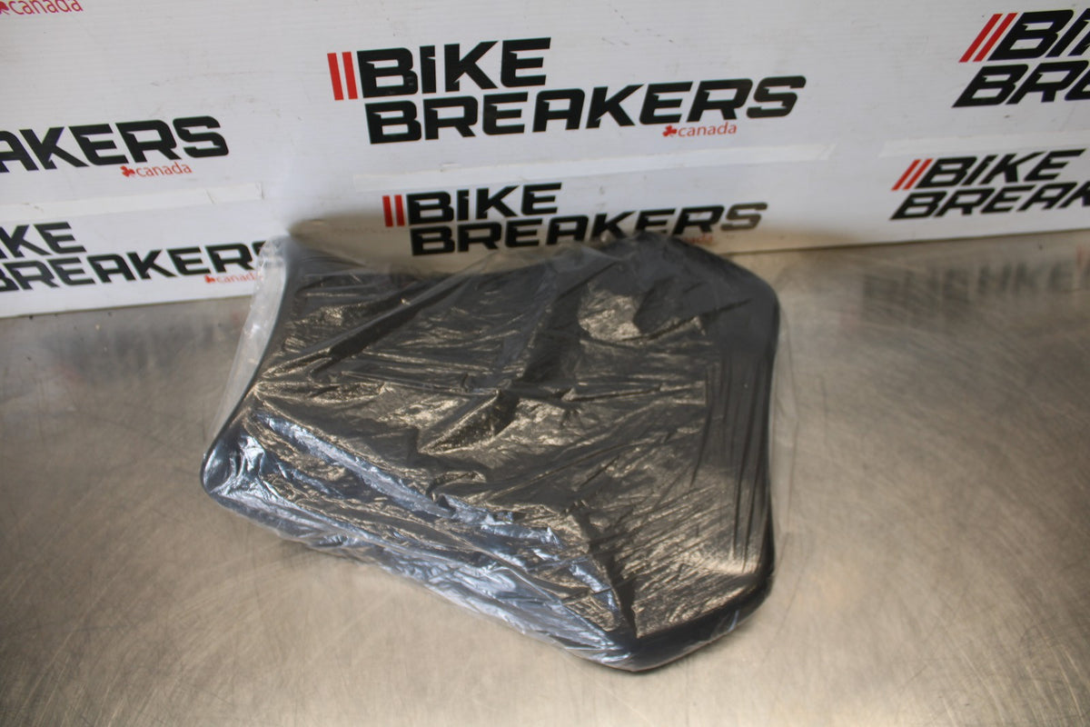11-26 SUZUKI GSXR750 NEW TAKE OFF! FRONT DRIVERS SEAT PAD SADDLE PILLION BB882