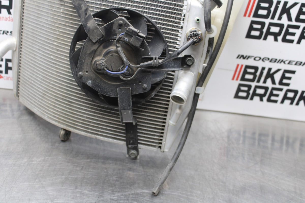 04-05 SUZUKI GSXR600 ENGINE RADIATOR MOTOR COOLER COOLING RADIATER BB329