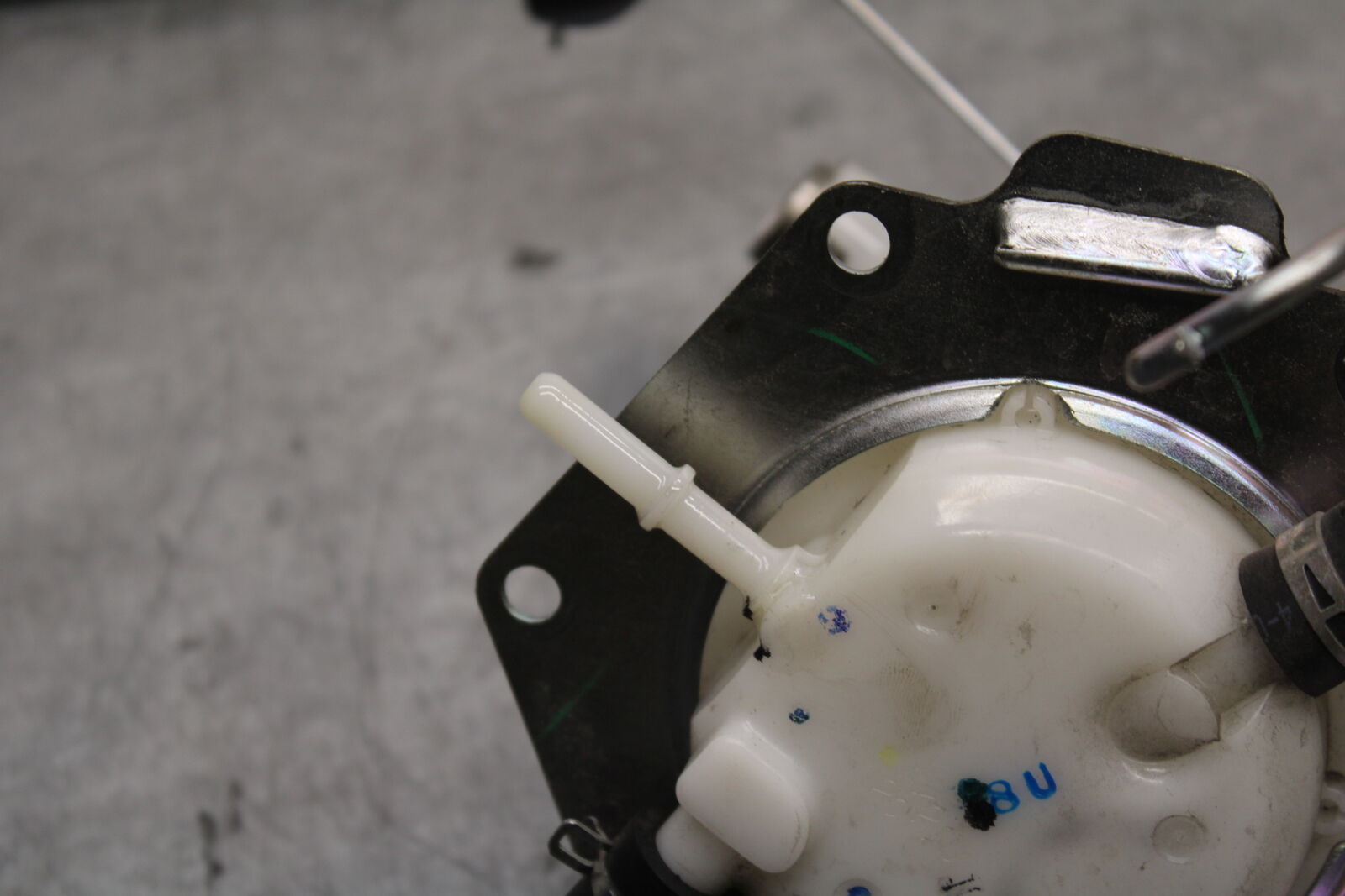 15-16 HONDA CB300F FUEL PUMP GAS PETROL SENDER UNIT BB740