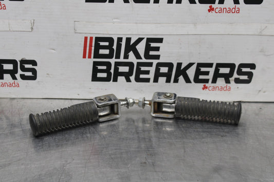 97 KAWASAKI VULCAN 1500 VN1500D CLASSIC REAR PASSENGER FOOT STEP PEG SET BB936
