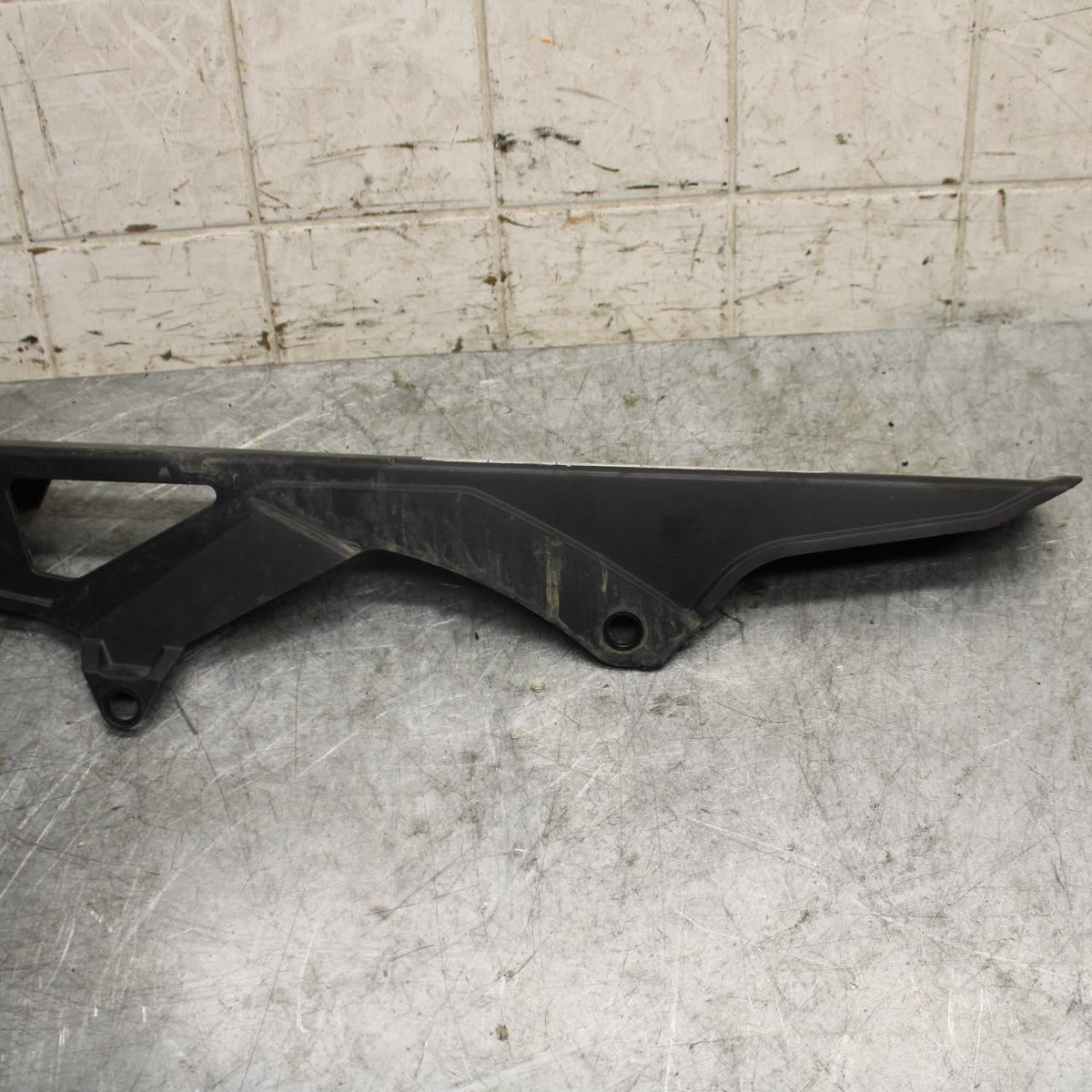 2007 Suzuki GSXR600 REAR BACK DRIVE CHAIN GUARD COVER SHIELD 61311-01H10 BB540