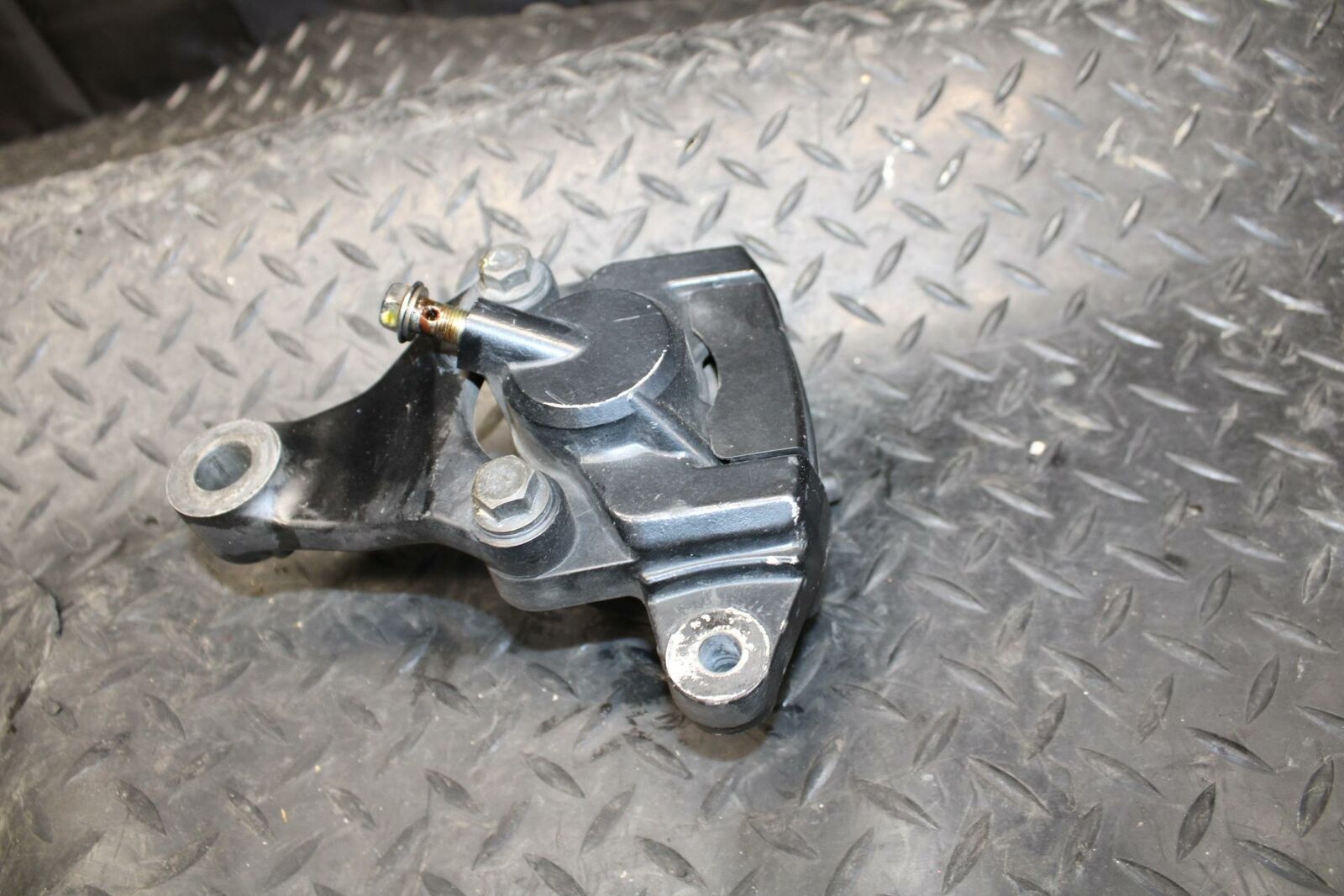 86 SUZUKI GS750ES REAR BACK BRAKE CALIPER W MOUNT BRACKET BB233