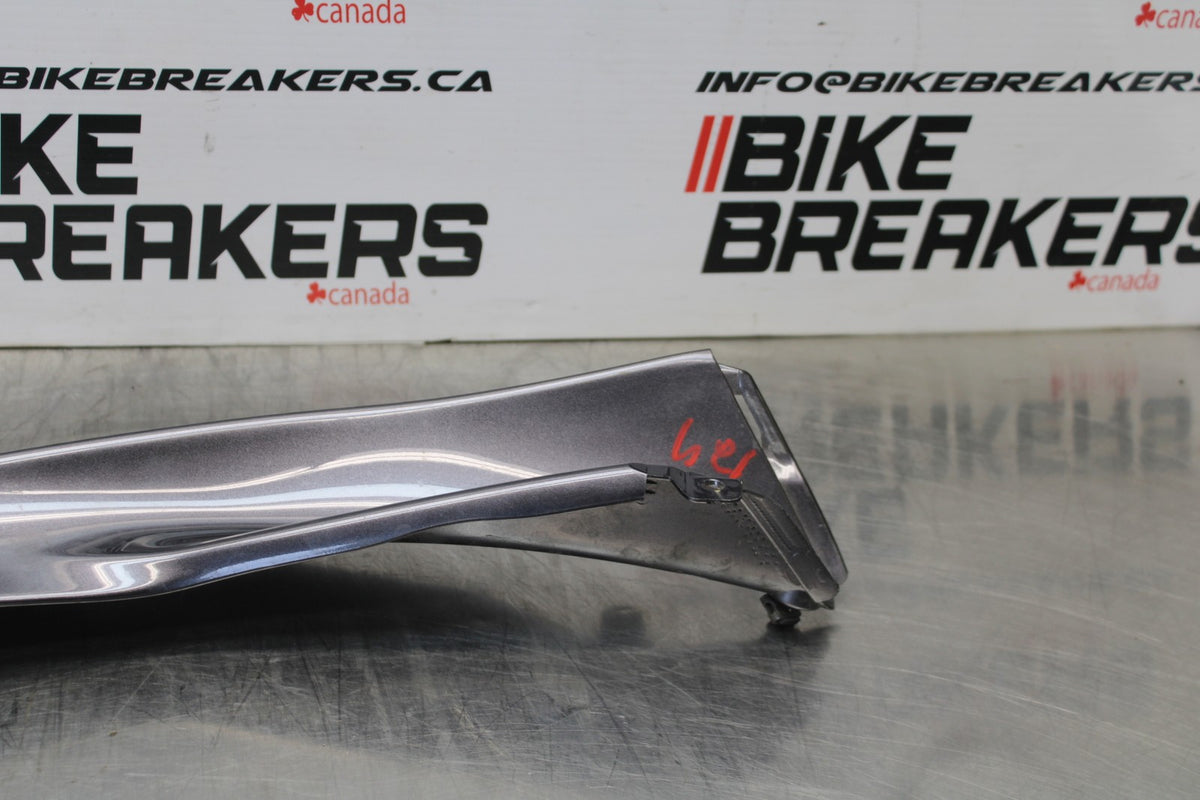 06-07 YAMAHA YZF R6 RIGHT FRONT UPPER SIDE FAIRING COWL PLASTIC BB00