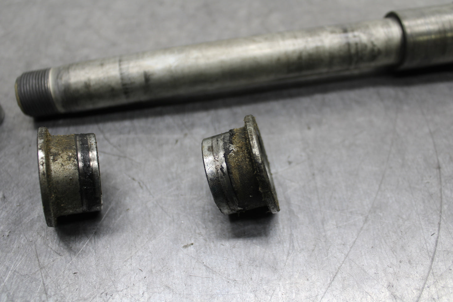 00-05 KAWASAKI NINJA ZX12R FRONT WHEEL RIM AXLE PIVOT BOLT BB121