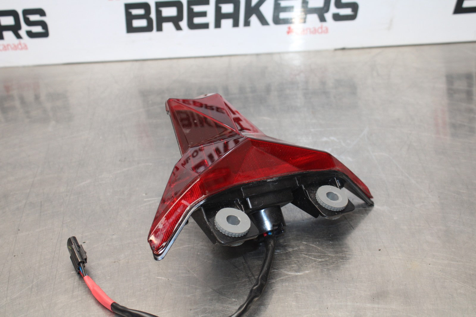 24-25 KAWASAKI NINJA ZX4R REAR TAIL TAILLIGHT BACK BRAKE LIGHT BB610