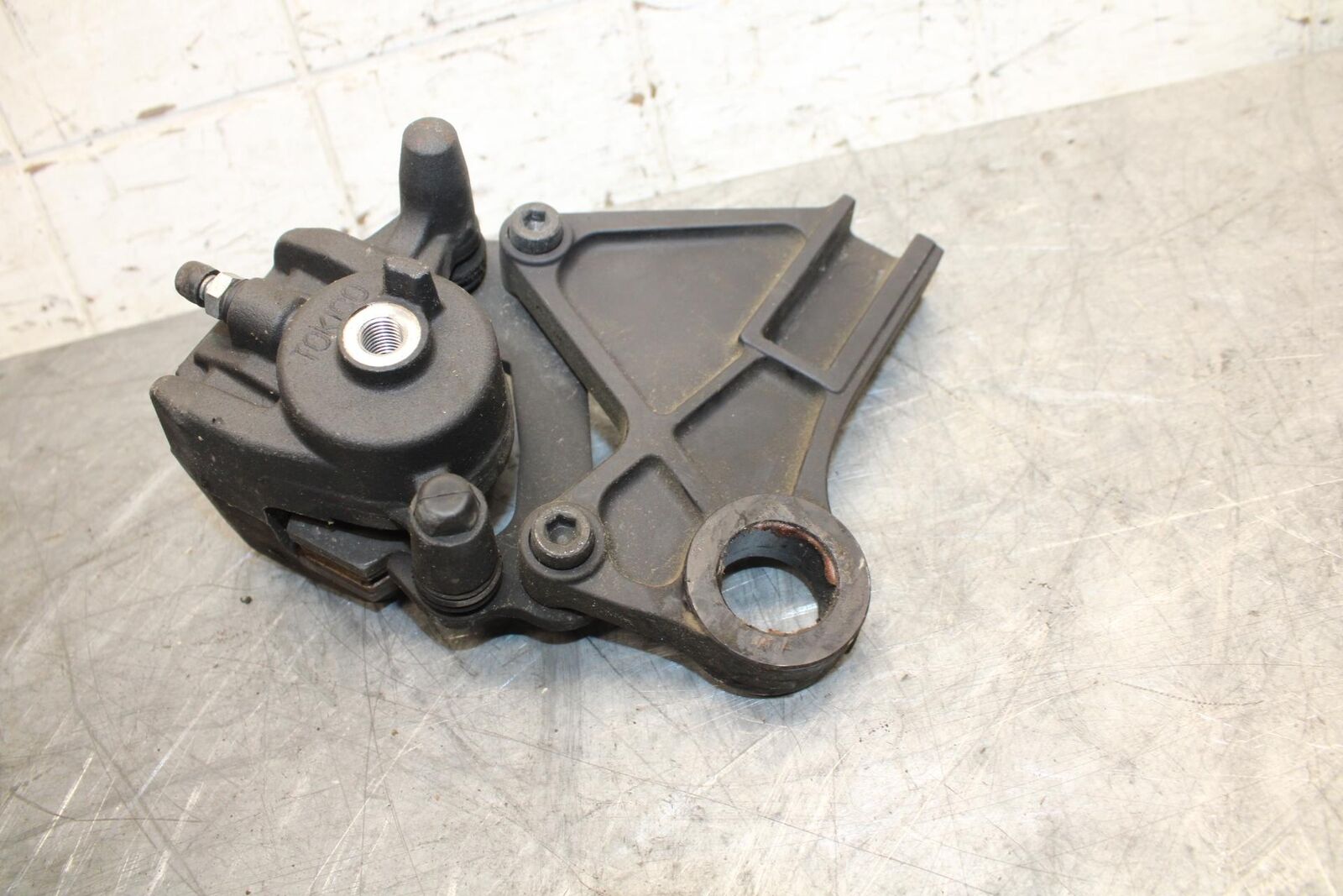 2009 Kawasaki Ninja ZX6R  REAR BACK BRAKE CALIPER W MOUNT BRACKET BB44