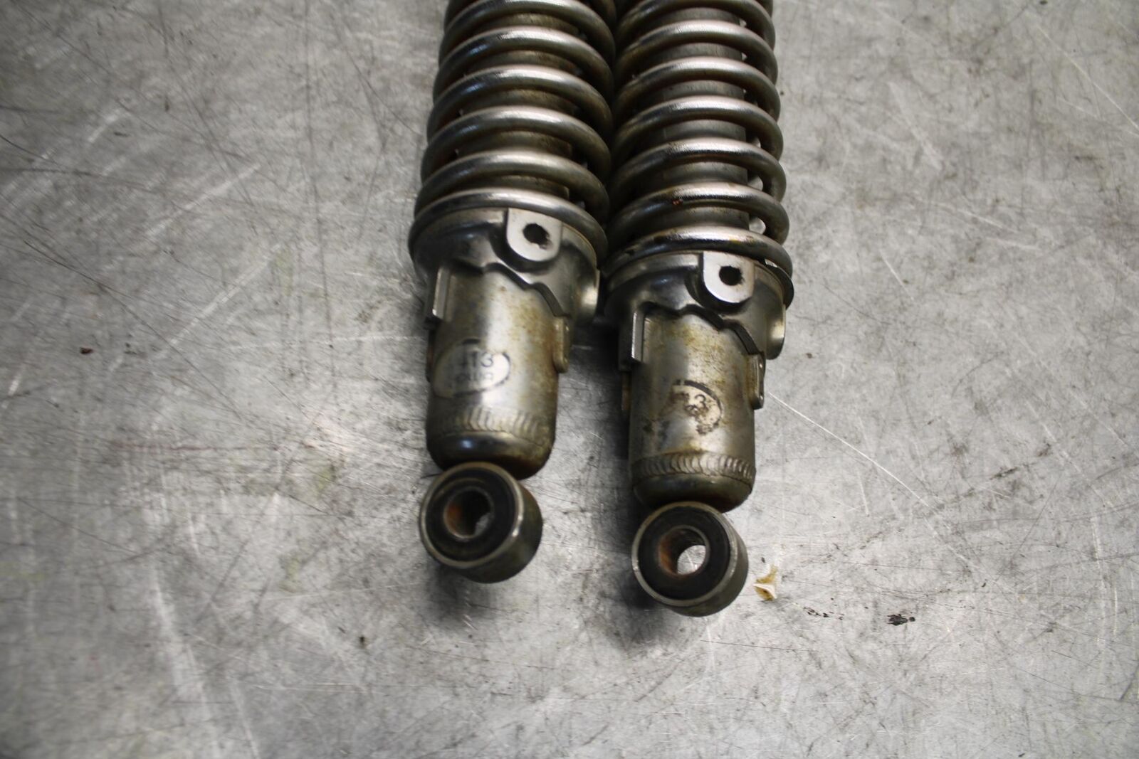 1982 Suzuki GS450L REAR BACK SHOCK ABSORBER BB52