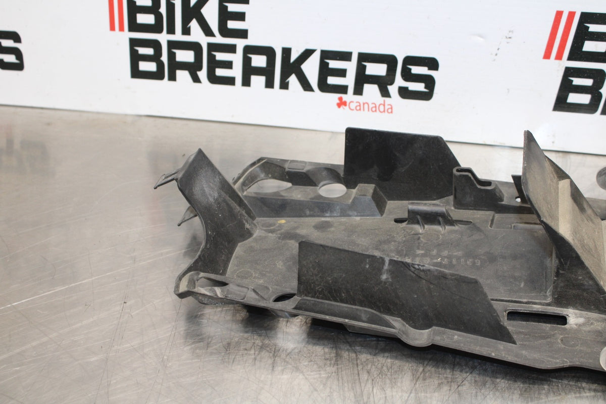 06-07 SUZUKI GSXR 600 REAR BACK TAIL UNDERTAIL BATTERY TRAY PLASTIC BB178