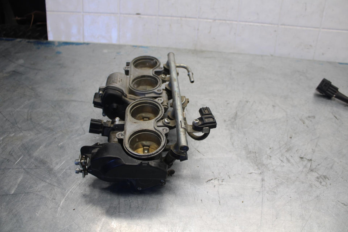 07-08 YAMAHA YZF R1 MAIN FUEL INJECTORS / THROTTLE BODIES BB425
