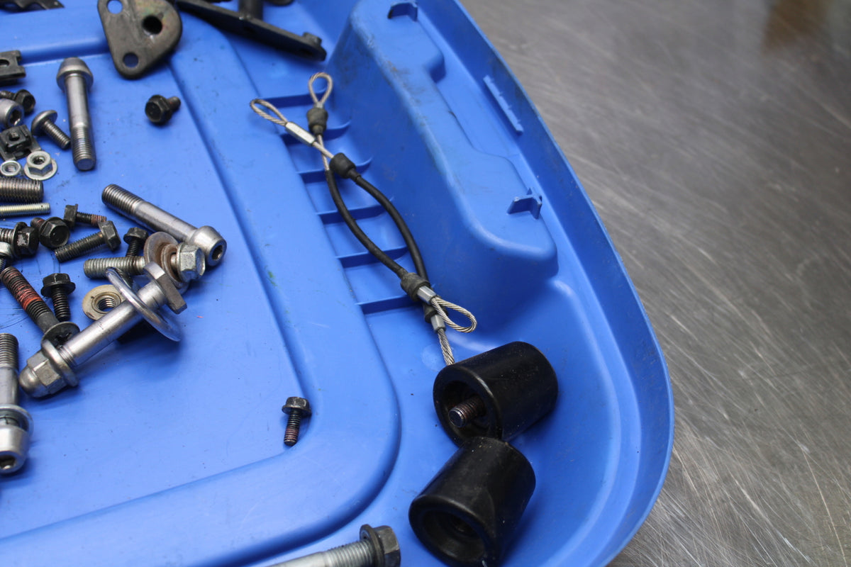 07 KAWASAKI Z1000 MOUNTING BOLTS HARDWARE MOTOR SCREWS BB148