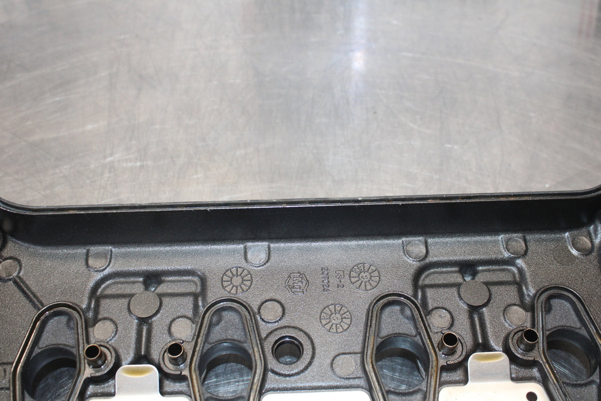 06-07 HONDA CBR1000RR ENGINE TOP END CYLINDER HEAD COVER BB166