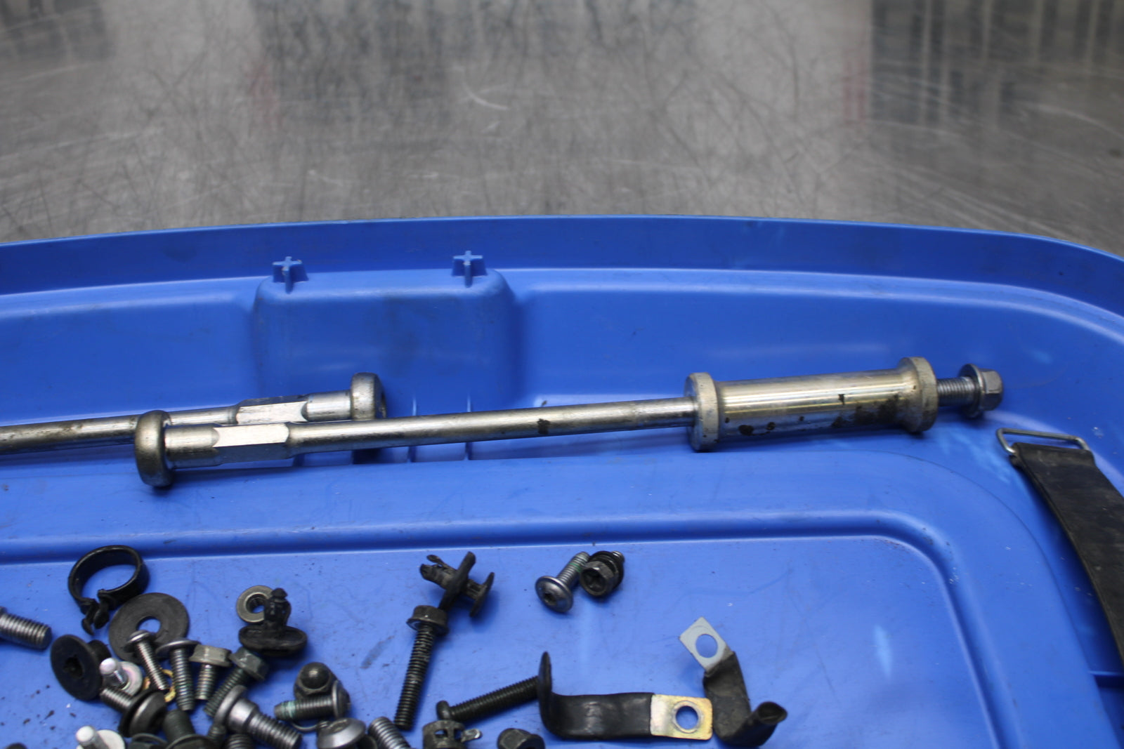 04-05 KAWASAKI NINJA ZX10R MOUNTING BOLTS HARDWARE MOTOR SCREWS BB163