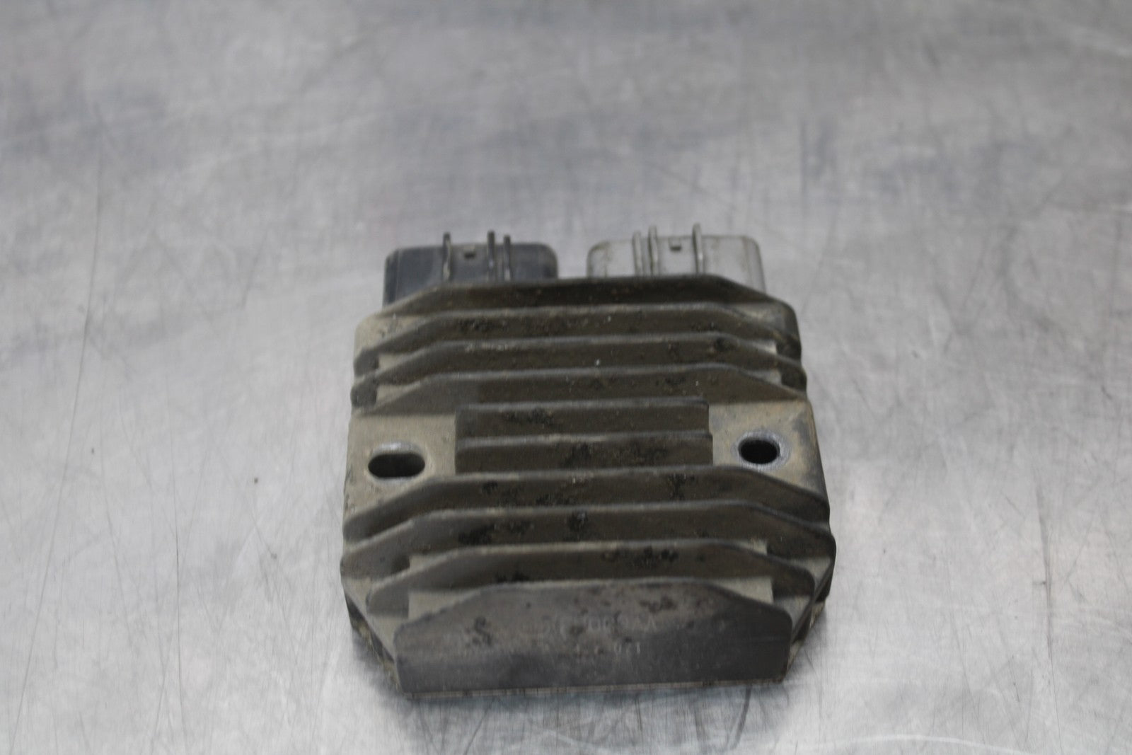05 TRIUMPH ROCKET III RECTIFIER VOLTAGE REGULATOR BB186