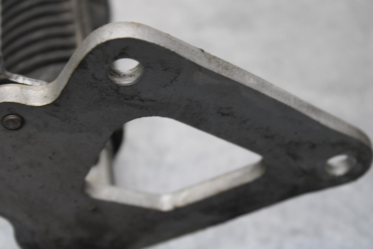 04-09 SUZUKI GS 500 FH GS500F LEFT REARSET REAR SET DRIVER FOOT PEG REST BB97