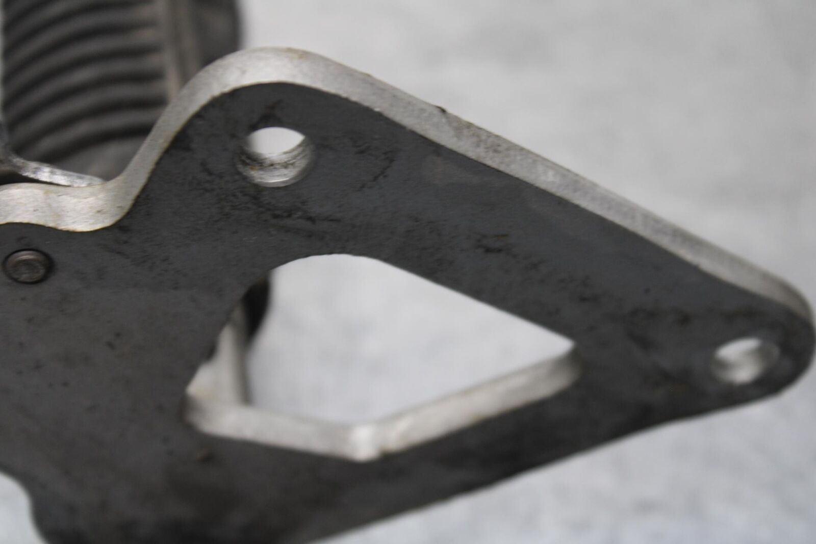 04-09 SUZUKI GS 500 FH GS500F LEFT REARSET REAR SET DRIVER FOOT PEG REST BB97