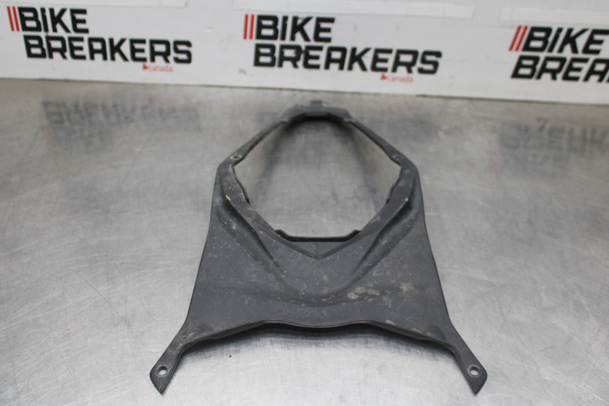 23-26 KAWASAKI NINJA ZX4RR CENTER REAR BACK TAIL FAIRING COWL BB898