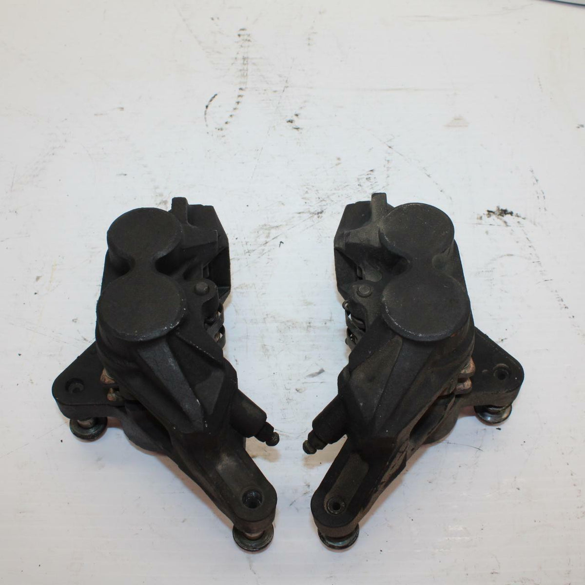 99 YAMAHA YZF R6 RIGHT LEFT FRONT BRAKE CALIPER SET PAIR CALIPERS BB246