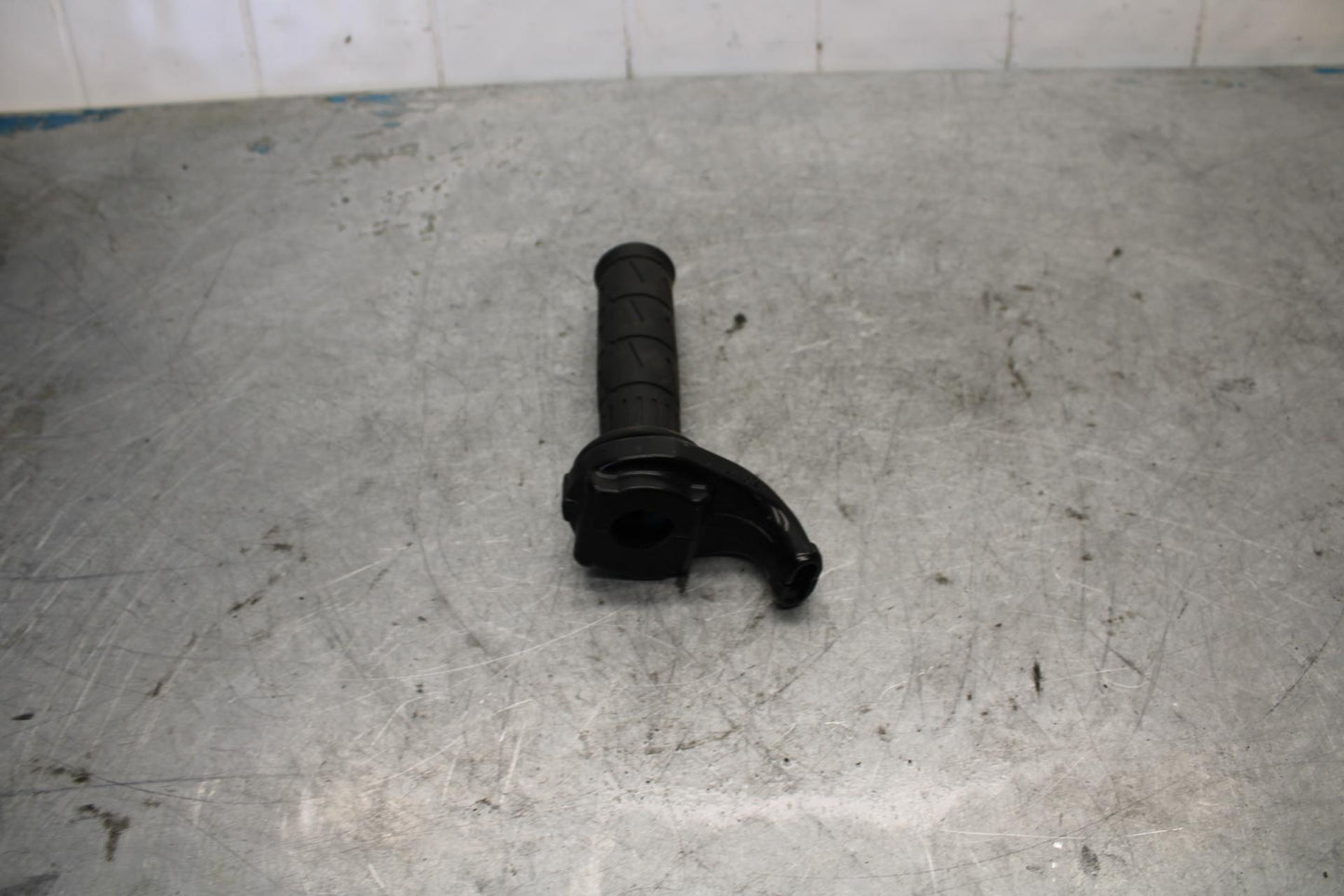 06-07 KAWASAKI NINJA ZX14R THROTTLE CABLE LINE HOUSING GUIDE TUBE bb433