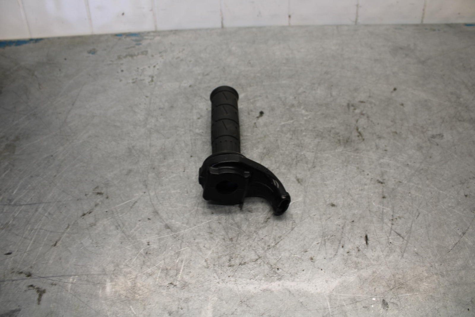 06-07 KAWASAKI NINJA ZX14R THROTTLE CABLE LINE HOUSING GUIDE TUBE bb433