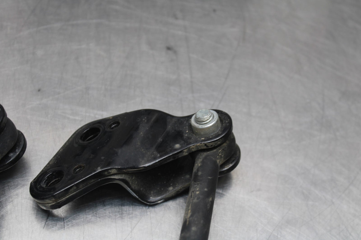 09 HARLEY-DAVIDSON SPORTSTER 1200 XL1200C ENGINE MOUNT MOTOR BRACKET BB776