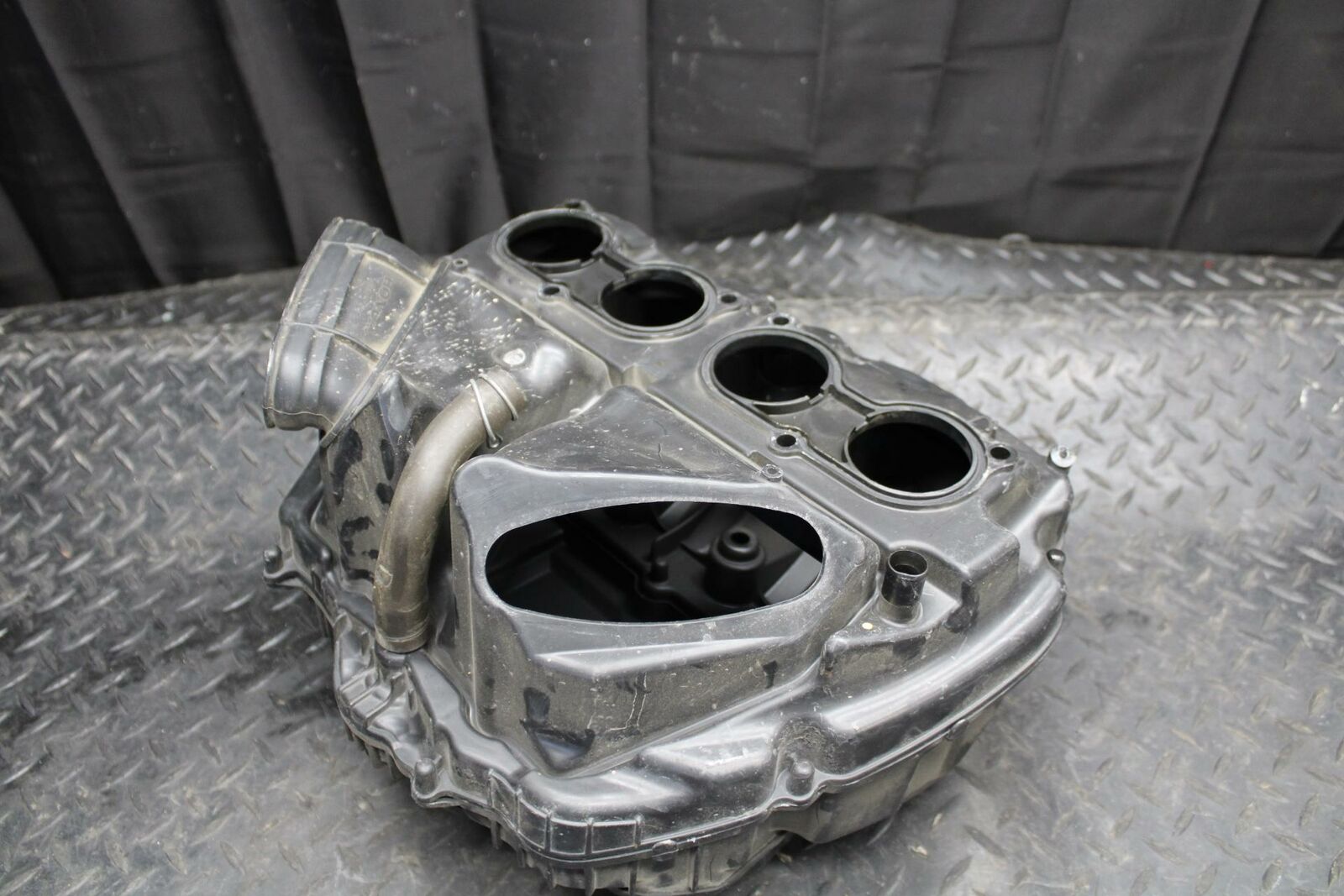 10-11 HONDA CBR1000RR AIRBOX AIR INTAKE FILTER BOX BB228