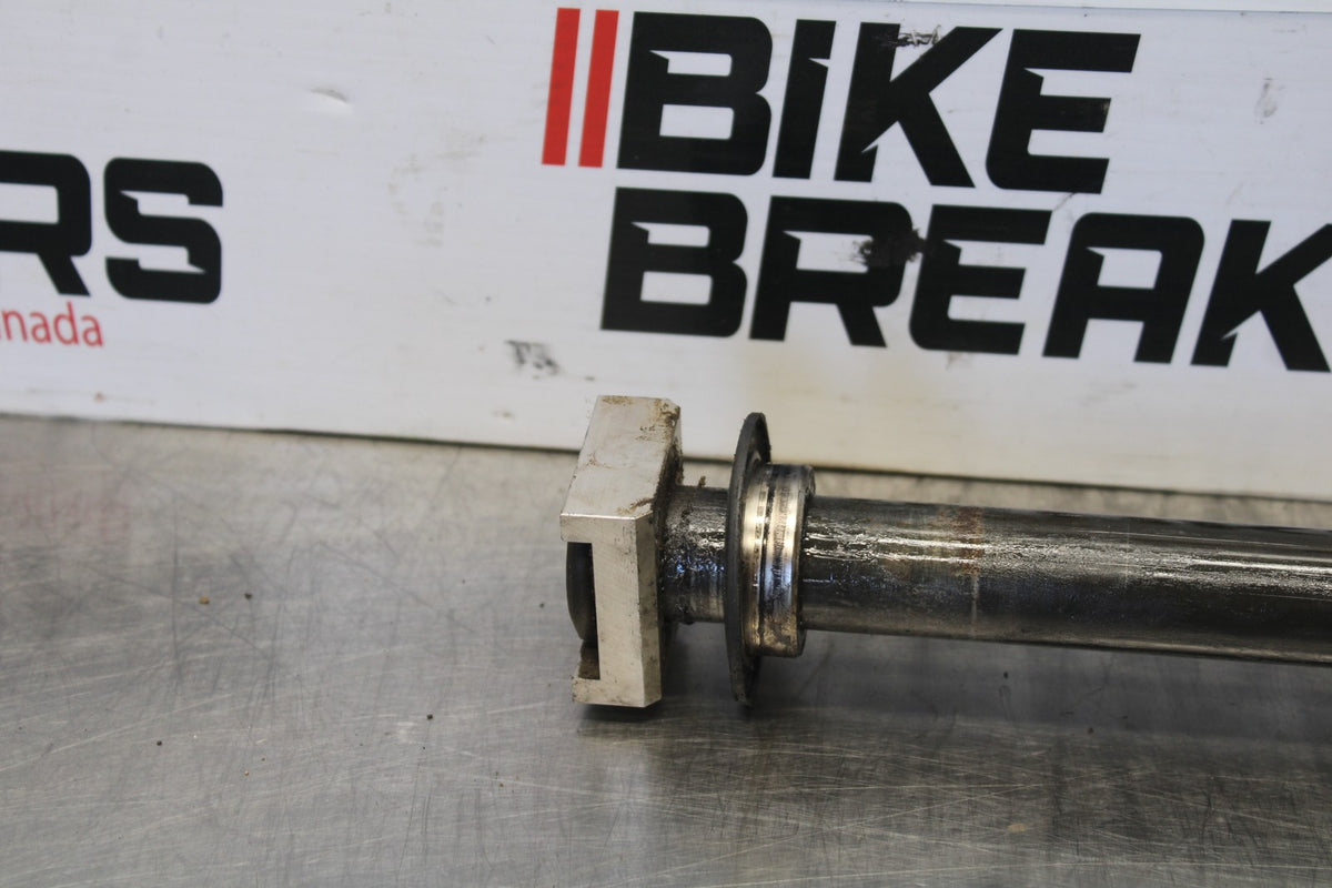 05 YAMAHA YZF R6 REAR AXLE BACK WHEEL RIM PIVOT BOLT AXEL BB894
