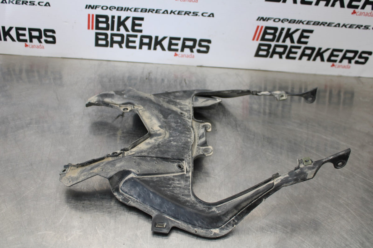 19-23 KAWASAKI NINJA ZX6R CENTER REAR BACK TAIL FAIRING COWL BB188
