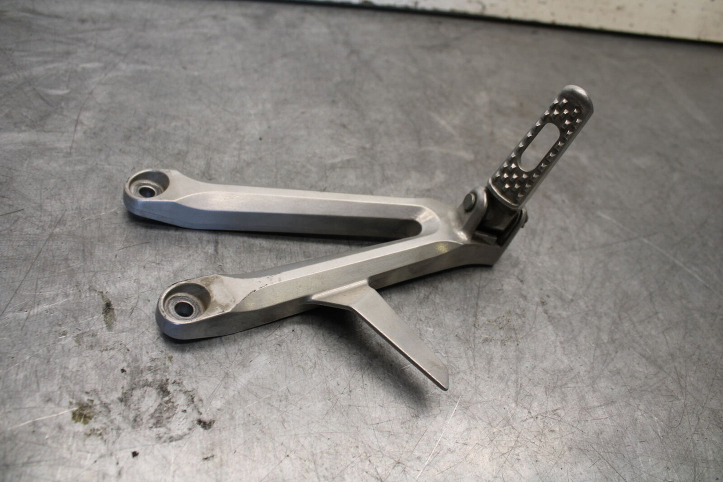 05-06 HONDA CBR600RR RIGHT PASSENGER PEG 50720-MEL-305 50750-MEE-D00 BB655