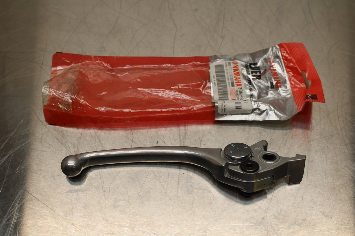96 YAMAHA YZF750R RIGHT CLIPON HANDLEBAR BRAKE LEVER BB137
