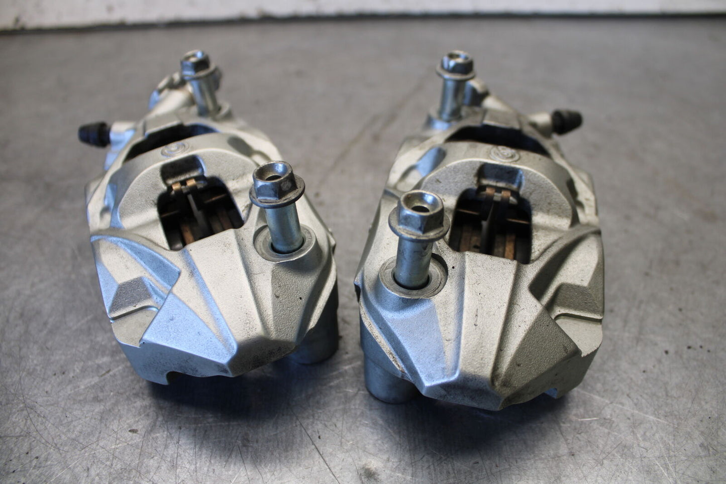 11-24 SUZUKI GSXR750 RIGHT LEFT FRONT BRAKE CALIPER SET PAIR CALIPERS  BB687